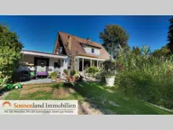 Titelbild für Das Zweifamilienhaus wurde 1974 als Fertighaus der Firma STREIF gebaut.