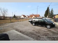 Titelbild für Preiswerte Abstellfläche für Autos und Wohnwägen ab sofort zu vermieten.