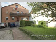 Titelbild für Diese große Ein- bis Zweifamilienhaus wurde 1972/73 in Massivbauweise errichtet.